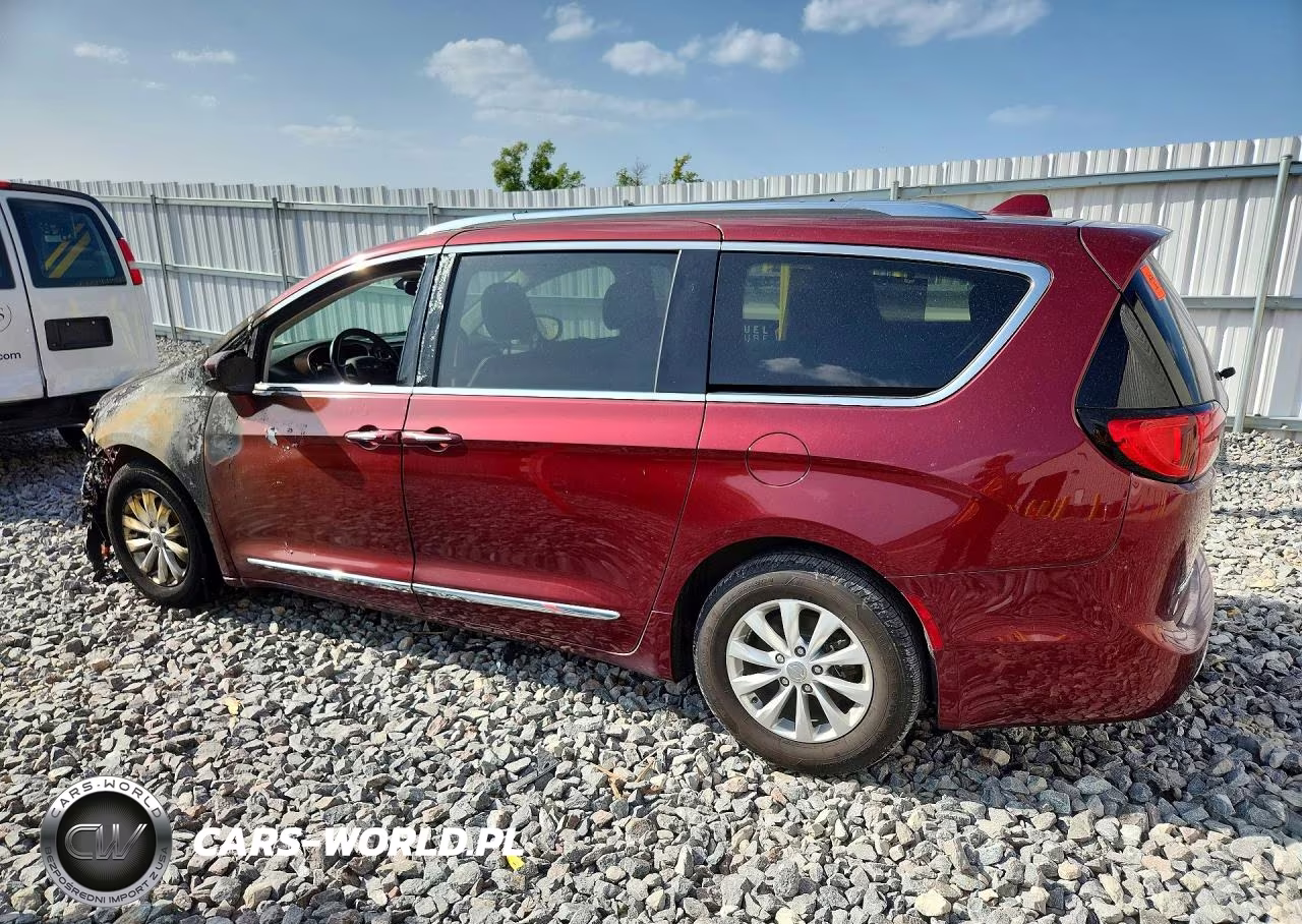 2018 Chrysler Pacifica Touring L Plus VIN:2C4RC1EG6JR230790 - 2