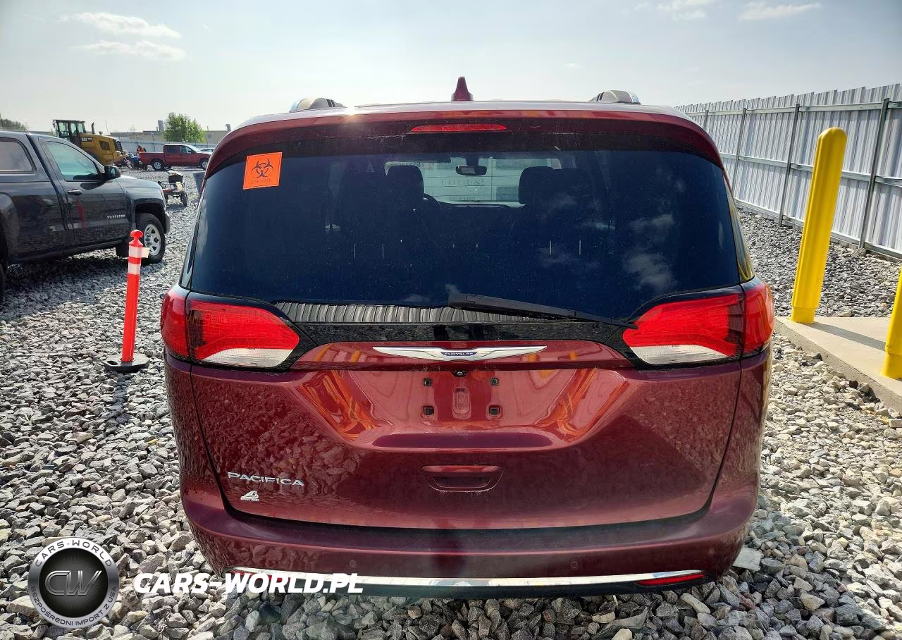 2018 Chrysler Pacifica Touring L Plus VIN:2C4RC1EG6JR230790 - 6