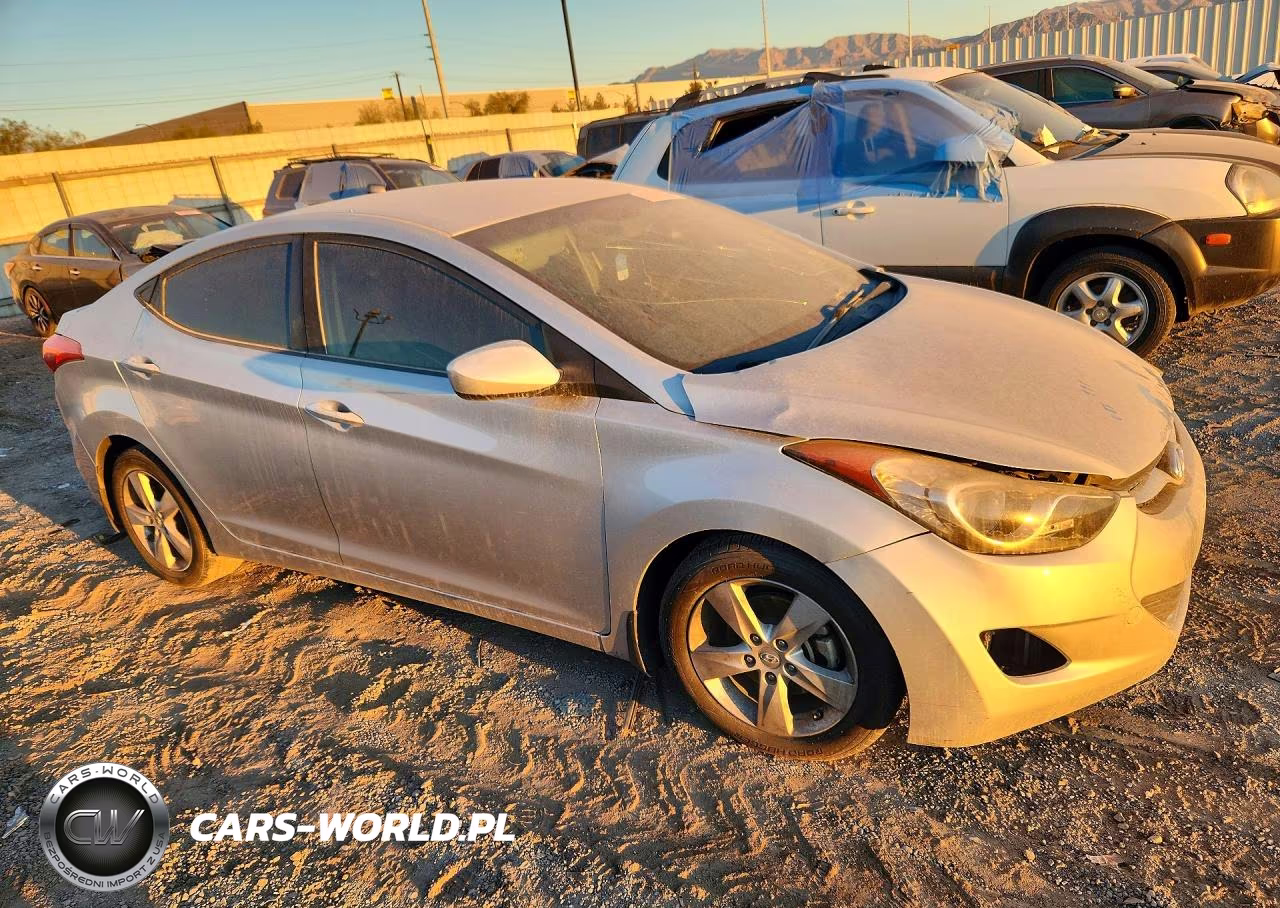 2013 Hyundai Elantra Gls VIN:5NPDH4AE3DH301947 - 4
