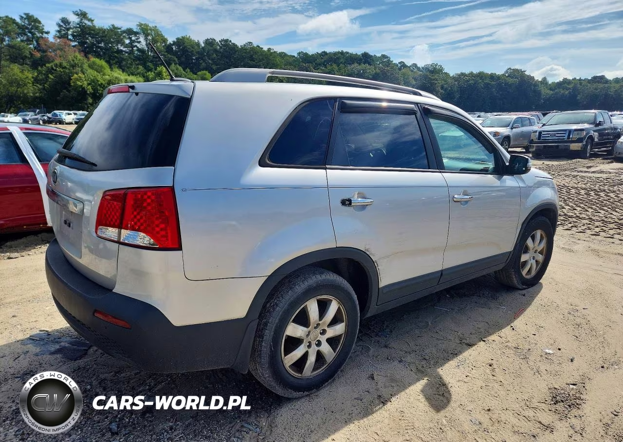 2013 Kia Sorento Lx VIN:5XYKT3A68DG404426 - 3