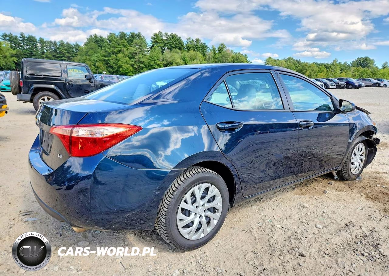 2017 Toyota Corolla Le VIN:2T1BURHE0HC766555 - 3