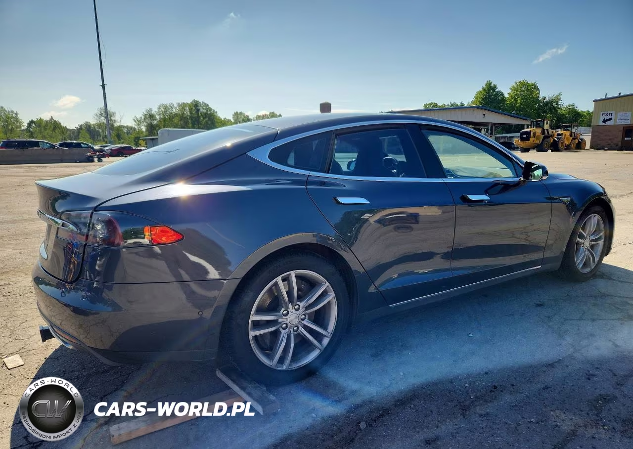 2015 Tesla Model S VIN:5YJSA1E14FF110508 - 3