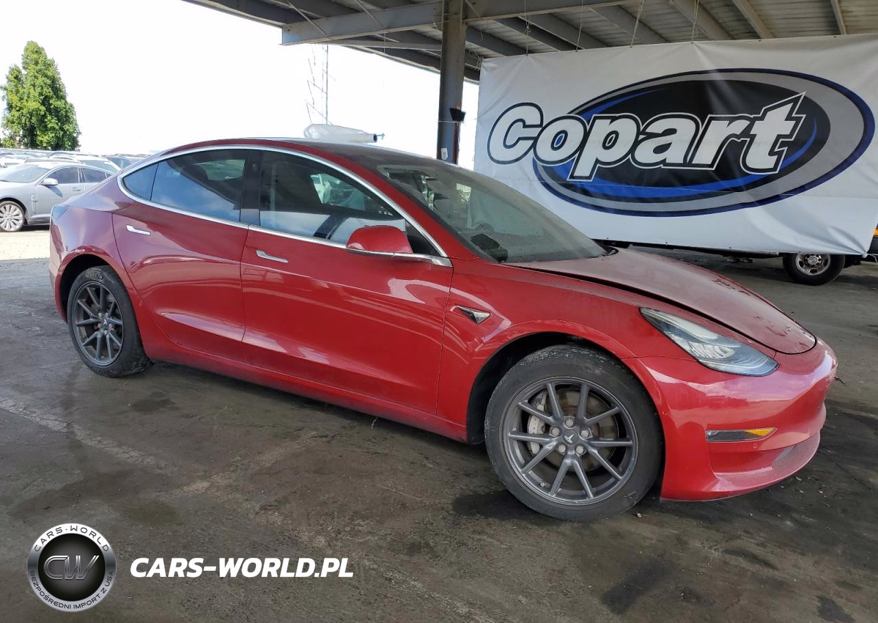 2018 Tesla Model 3 VIN:5YJ3E1EAXJF049196 - 4