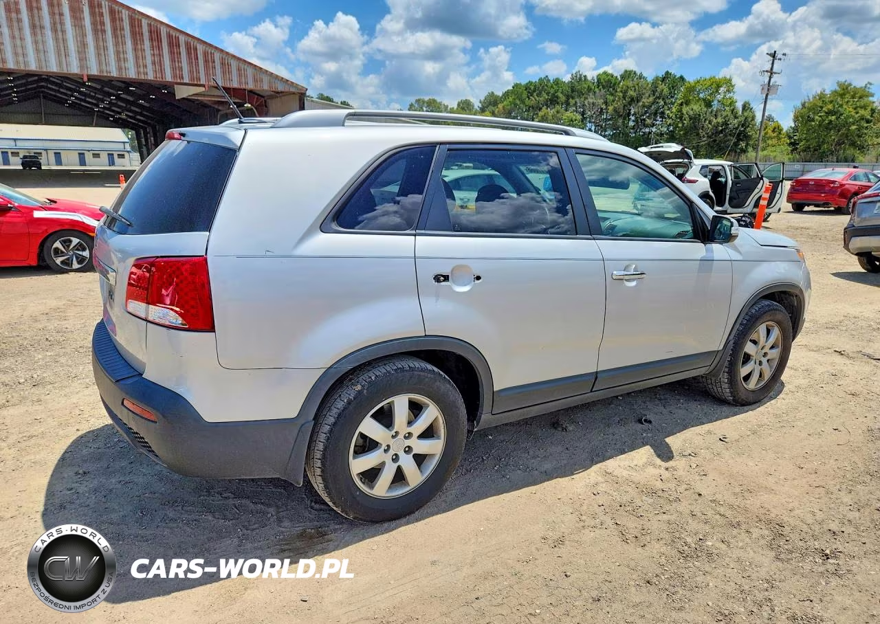 2013 Kia Sorento Lx VIN:5XYKT3A6XDG381828 - 3