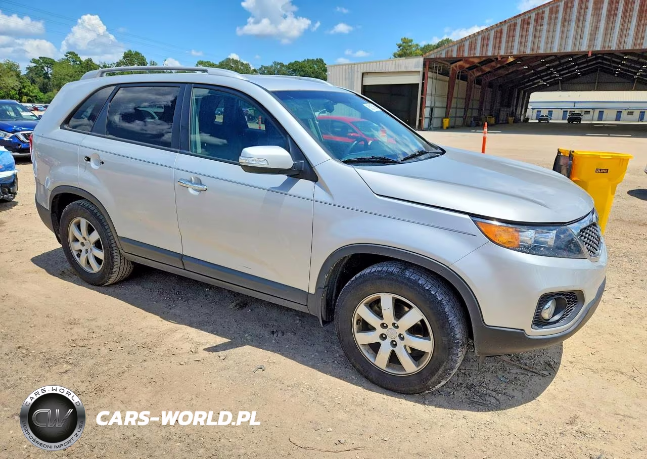 2013 Kia Sorento Lx VIN:5XYKT3A6XDG381828 - 4