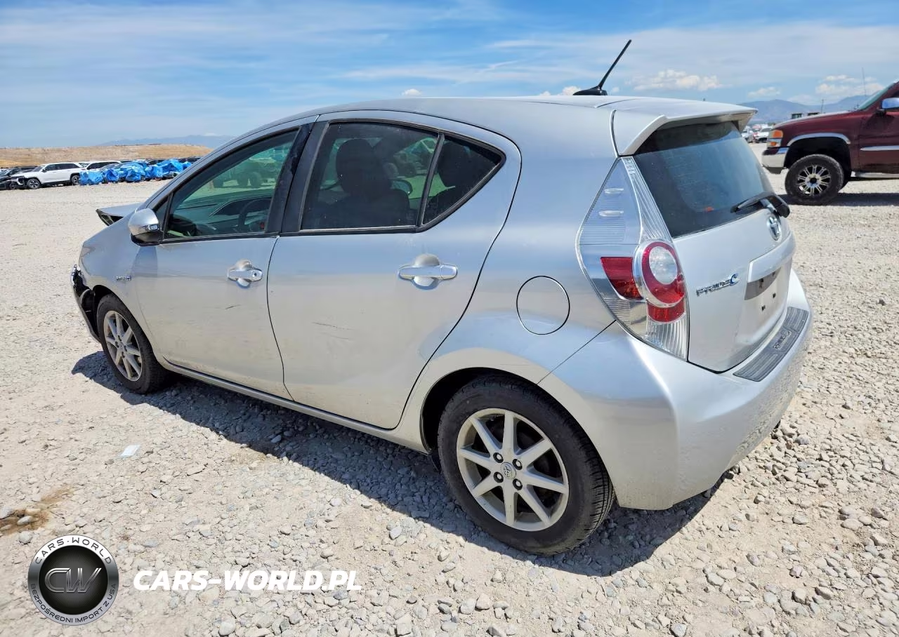 2014 Toyota Prius C Three VIN:JTDKDTB38E1571601 - 2