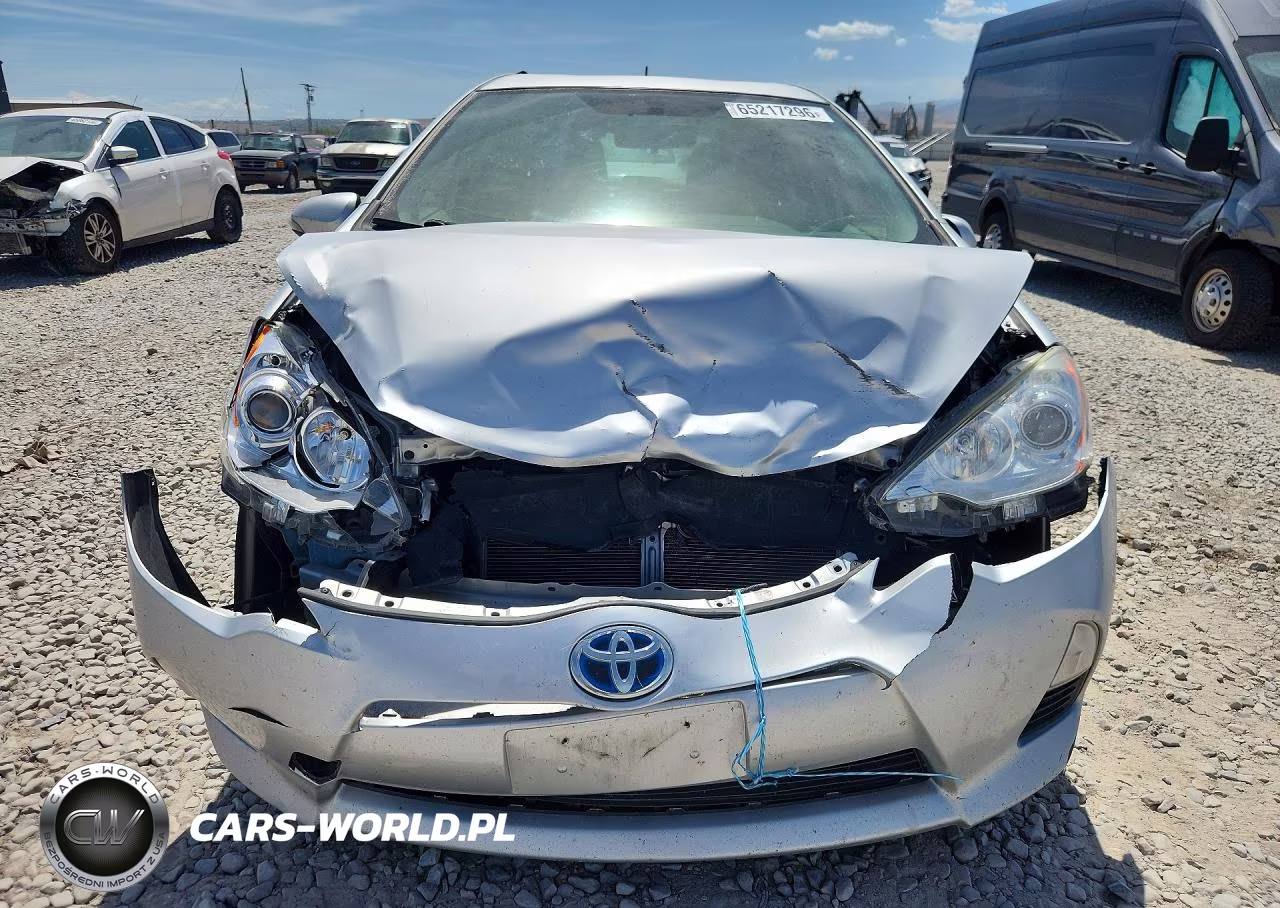 2014 Toyota Prius C Three VIN:JTDKDTB38E1571601 - 5