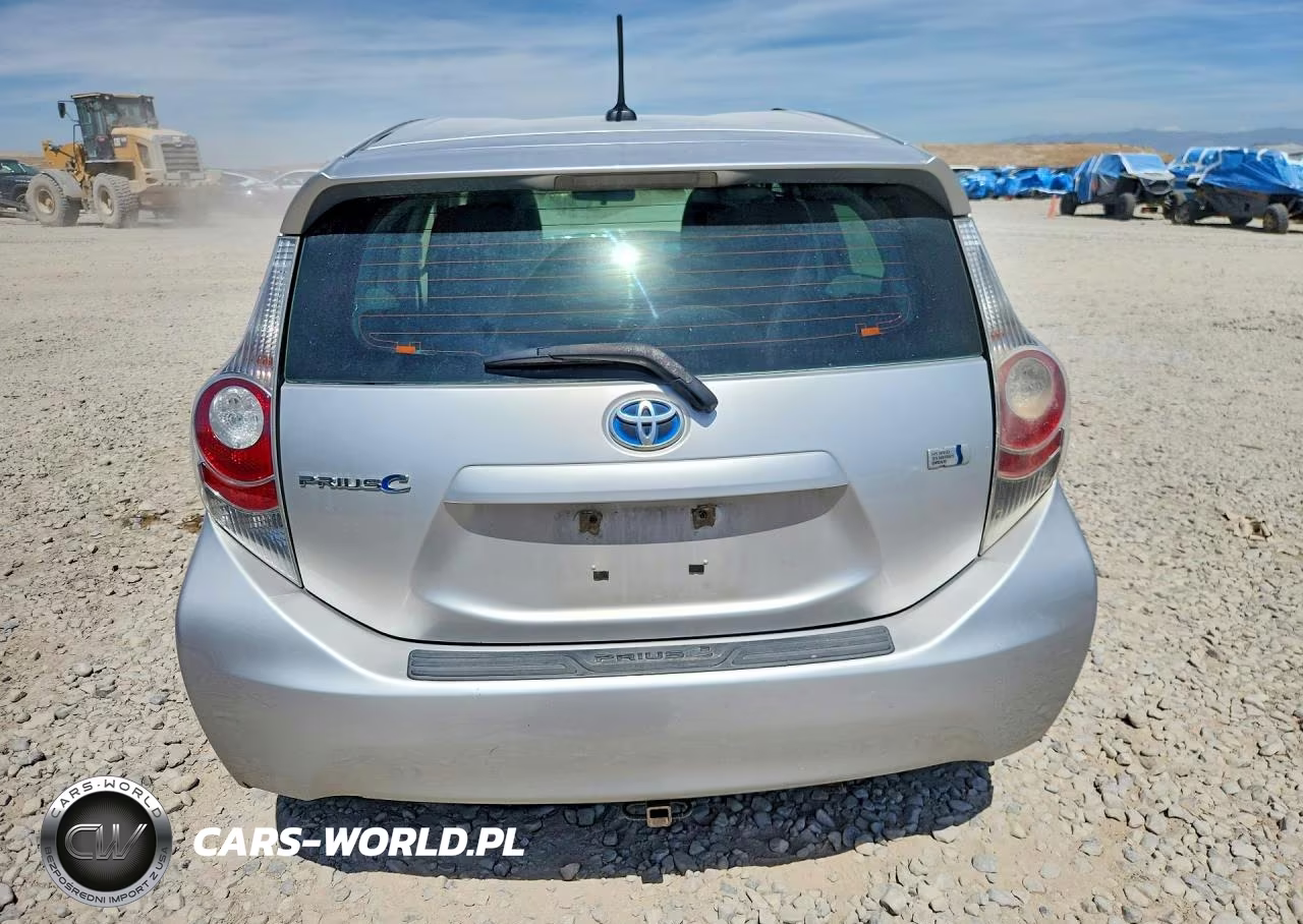 2014 Toyota Prius C Three VIN:JTDKDTB38E1571601 - 6