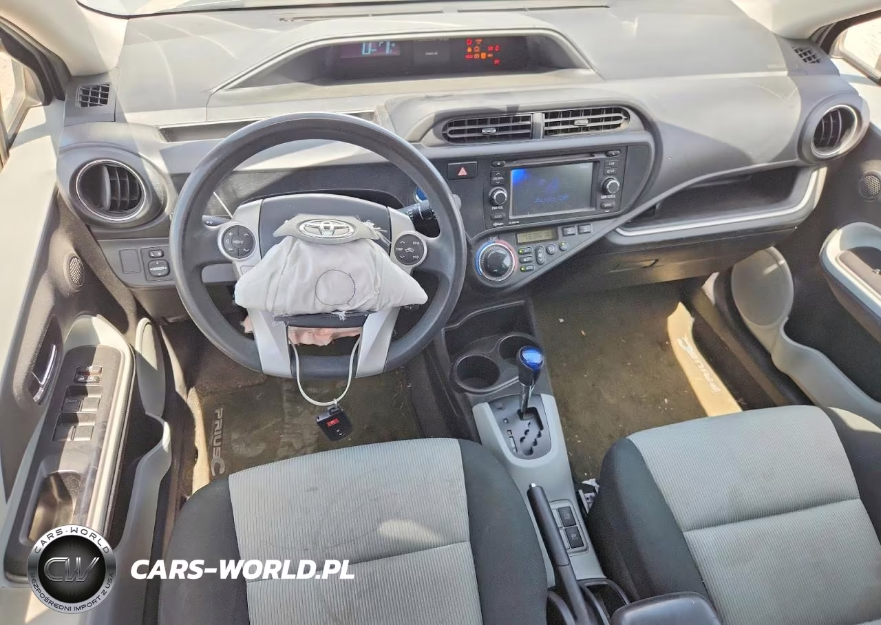 2014 Toyota Prius C Three VIN:JTDKDTB38E1571601 - 8