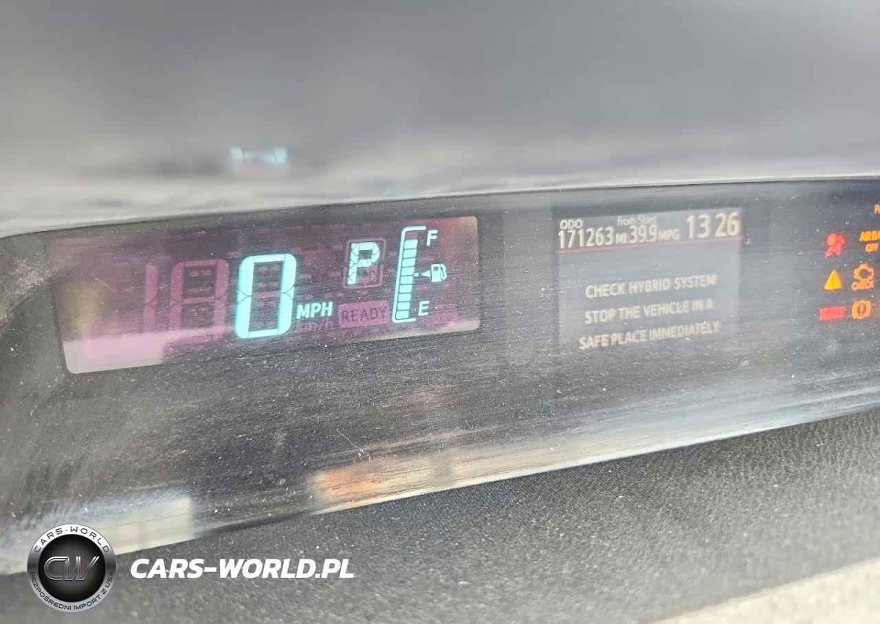 2014 Toyota Prius C Three VIN:JTDKDTB38E1571601 - 9