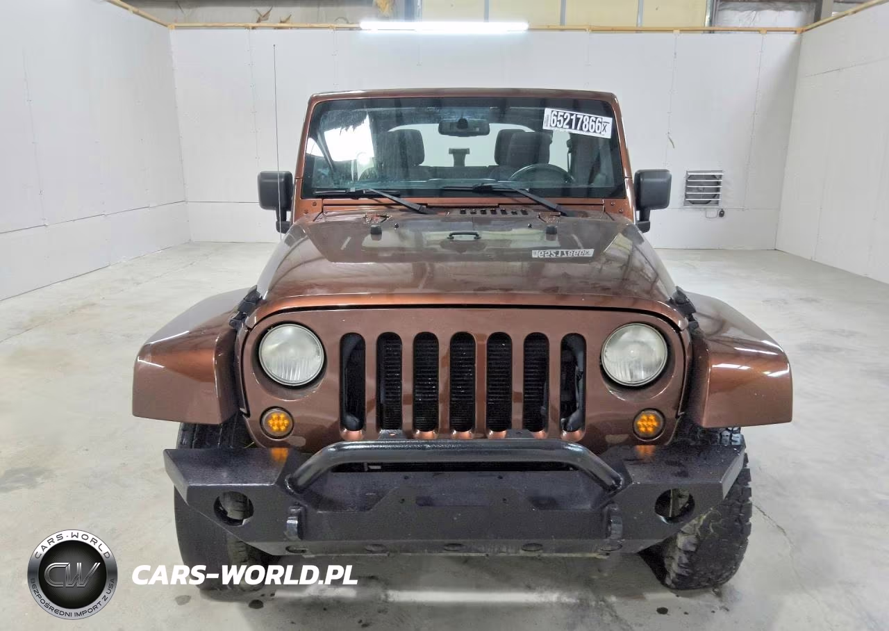 2013 Jeep Wrangler Unlimited Sahara VIN:1C4BJWEG0DL698502 - 5