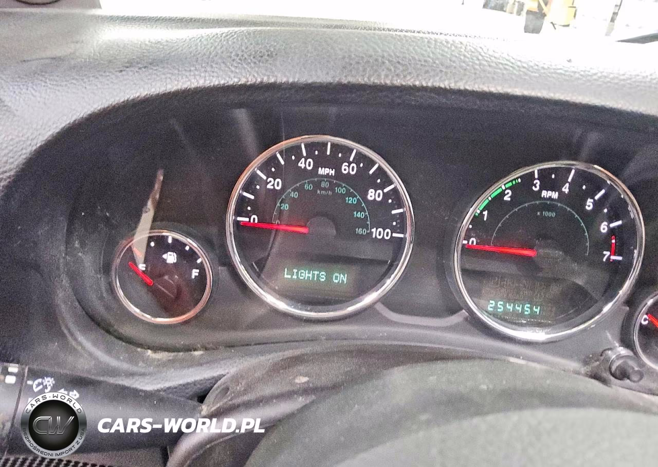 2013 Jeep Wrangler Unlimited Sahara VIN:1C4BJWEG0DL698502 - 9