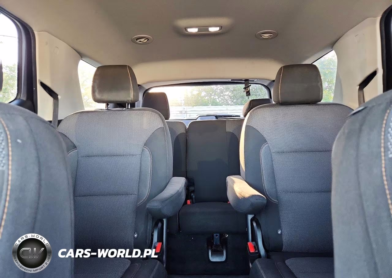 2019 Chevrolet Traverse Lt VIN:1GNERGKW9KJ196546 - 10