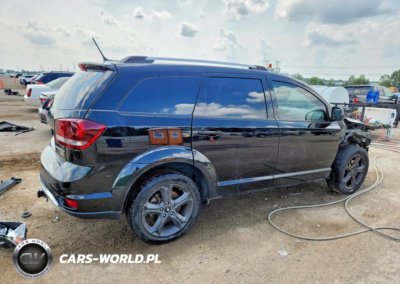 2018 Dodge Journey Crossroad VIN:3C4PDCGG2JT378199 - 3