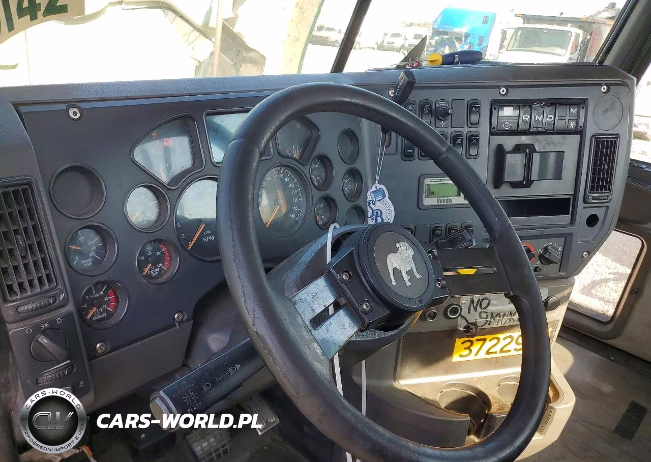 2018 Mack Cxu612 Semi Truck VIN:1M1AW01X2JM010621 - 8