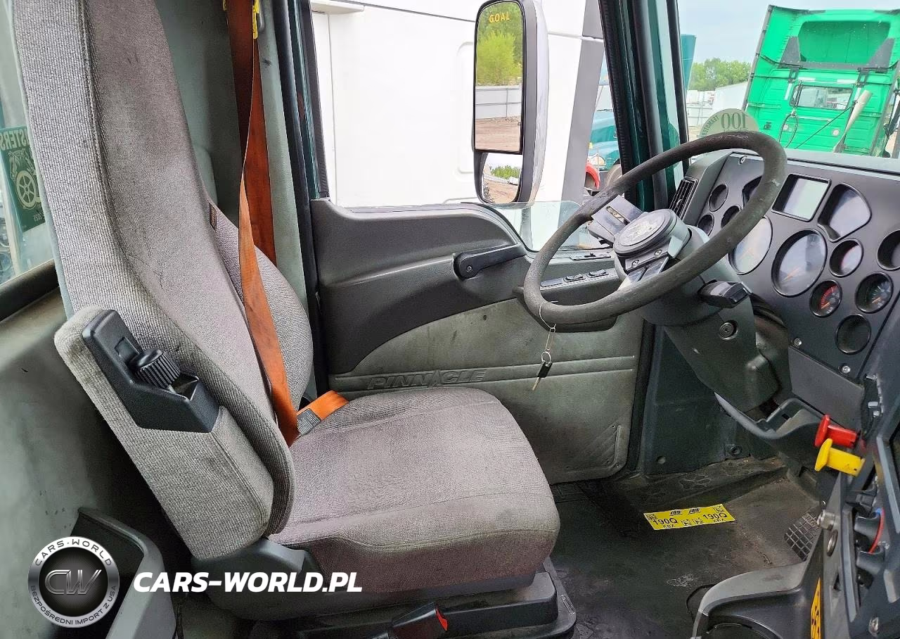 2017 Mack Cxu612 Semi Truck VIN:1M1AW01X5HM009778 - 7