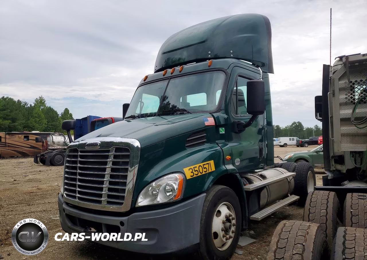 2016 Freightliner Cascadia 113 Semi Truck