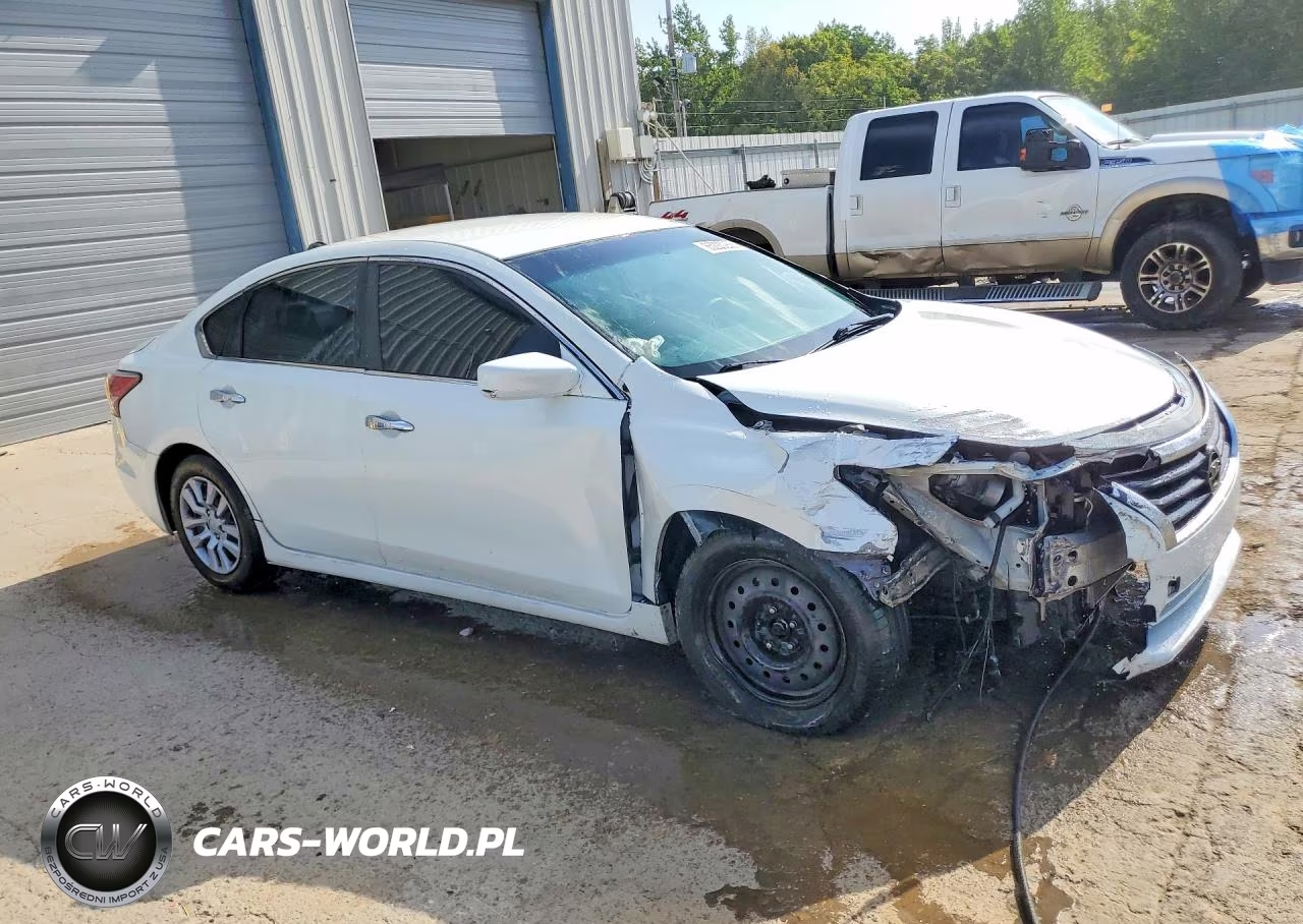 2014 Nissan Altima 2.5 S VIN:1N4AL3AP4EN330913 - 4
