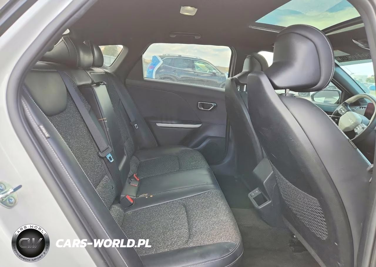 2025 Kia K4 Gt Line VIN:3KPFW4DE6SE197417 - 10