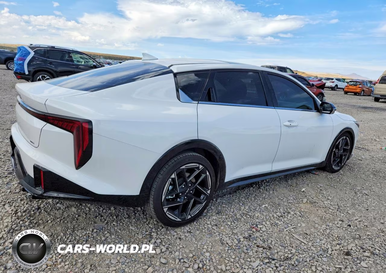 2025 Kia K4 Gt Line VIN:3KPFW4DE6SE197417 - 3