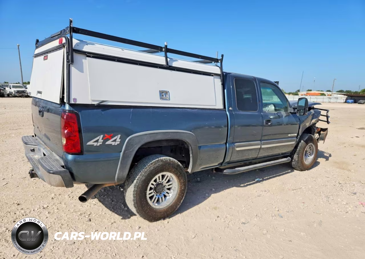 2006 Chevrolet Silverado K2500 Heavy Duty VIN:1GCHK29U56E110083 - 3