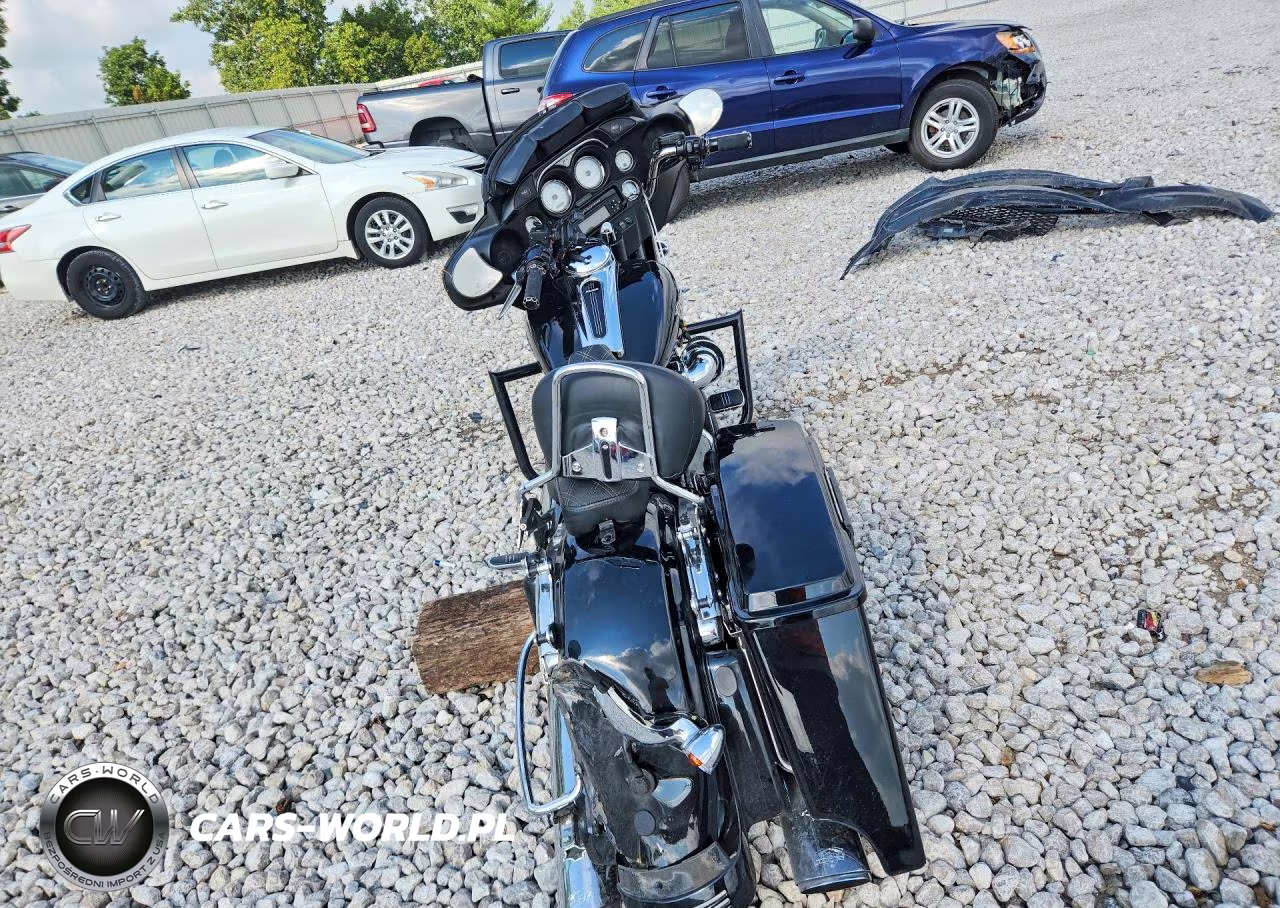 2012 Harley-Davidson Flhx Street Glide VIN:1HD1KBM12CB680472 - 4