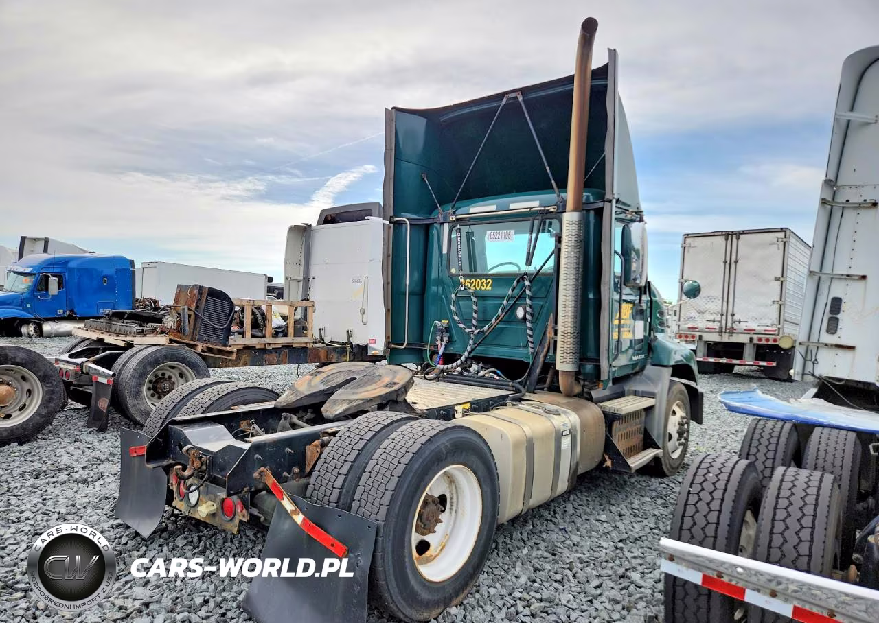 2017 Mack Cxu612 Semi Truck VIN:1M1AW01X8HM009340 - 3
