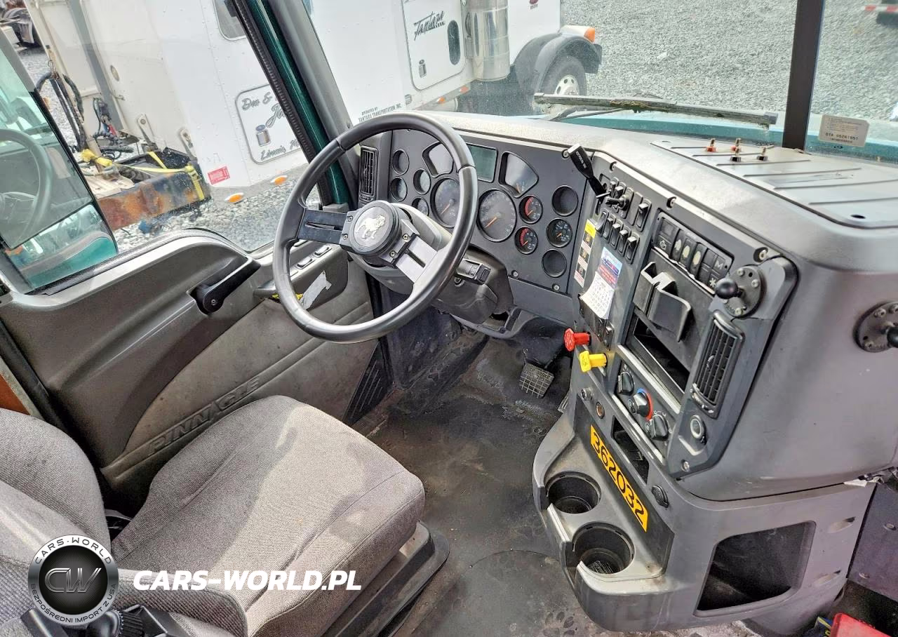 2017 Mack Cxu612 Semi Truck VIN:1M1AW01X8HM009340 - 8