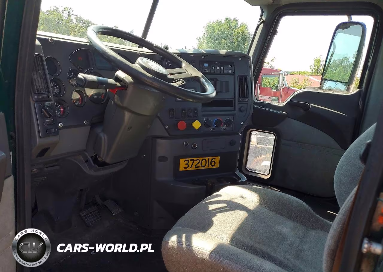 2018 Mack Cxu612 Semi Truck VIN:1M1AW01X7JM010646 - 8