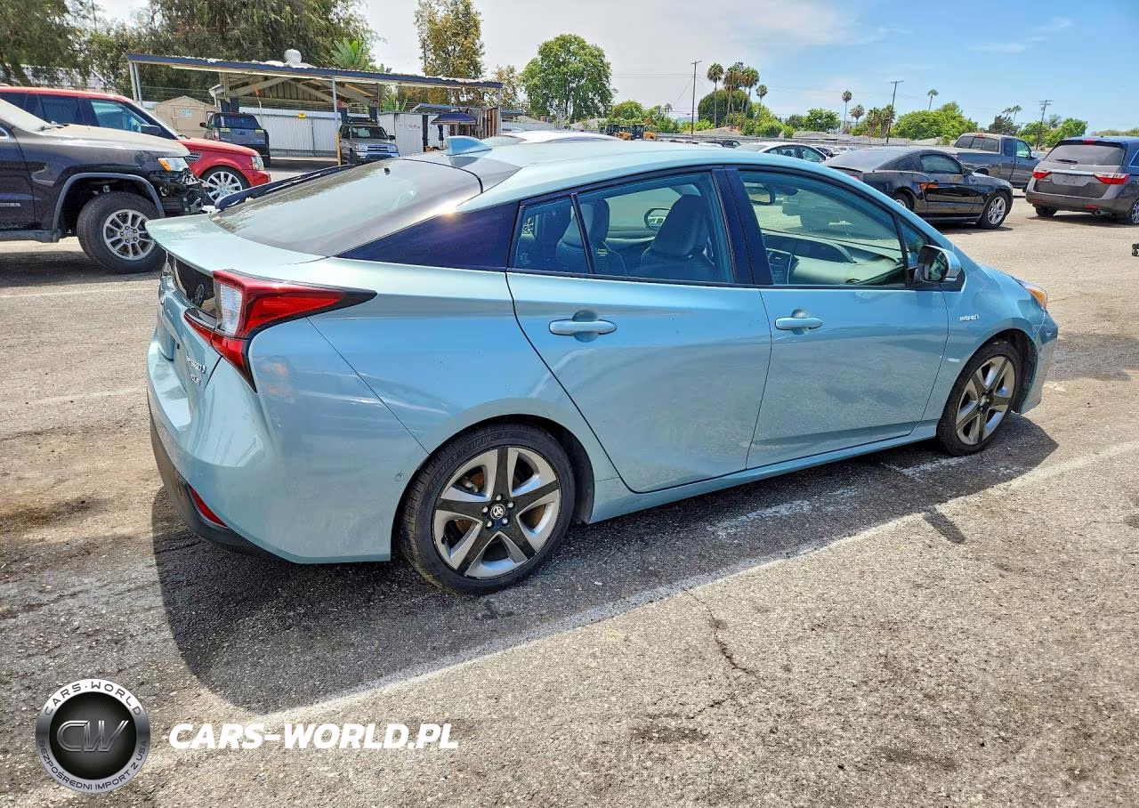 2022 Toyota Prius Night Shade VIN:JTDKAMFU3N3182595 - 3