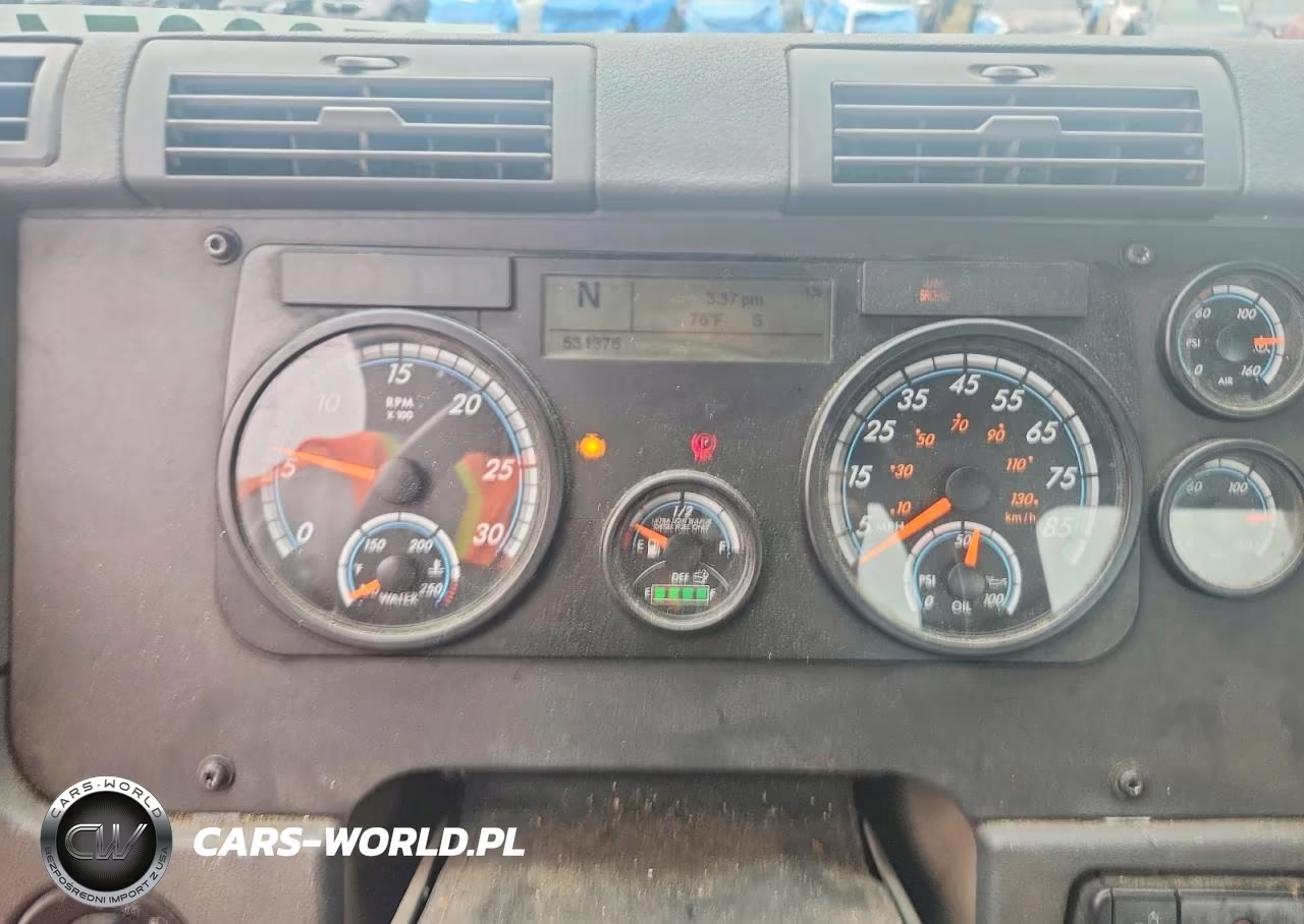 2018 Freightliner Cascadia 113 Semi Truck VIN:3AKBGADVXJSJL4351 - 9