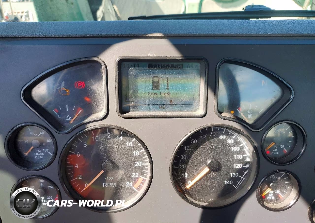 2017 Mack Cxu612 Semi Truck VIN:1M1AW01X7HM009717 - 9