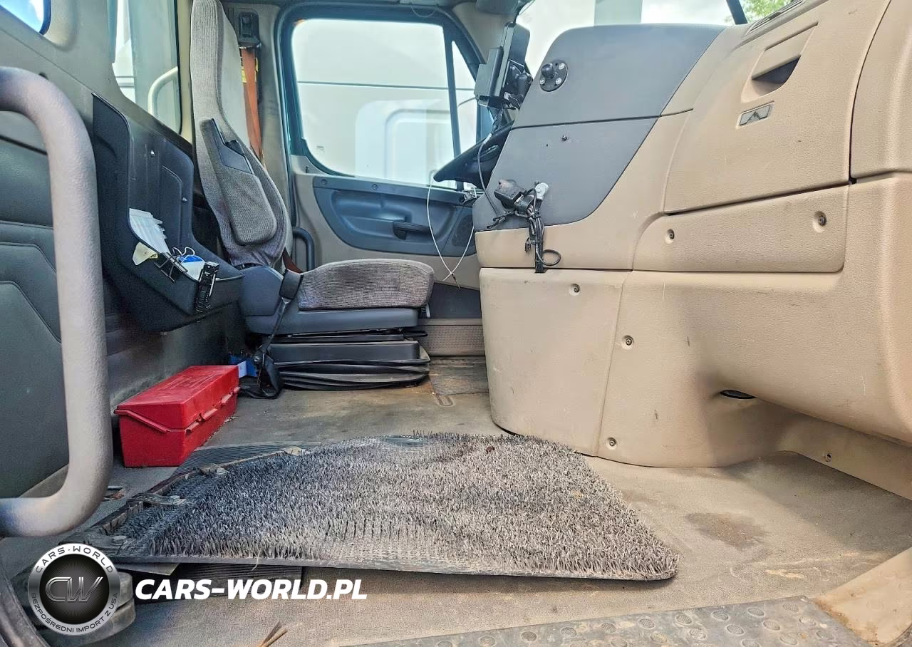 2016 Freightliner Cascadia 113 VIN:3AKBGADV1GDHE0214 - 13