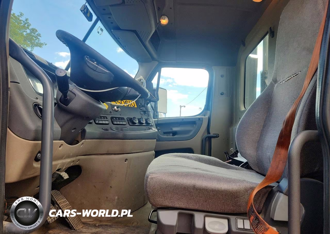 2016 Freightliner Cascadia 113 VIN:3AKBGADV1GDHE0214 - 7
