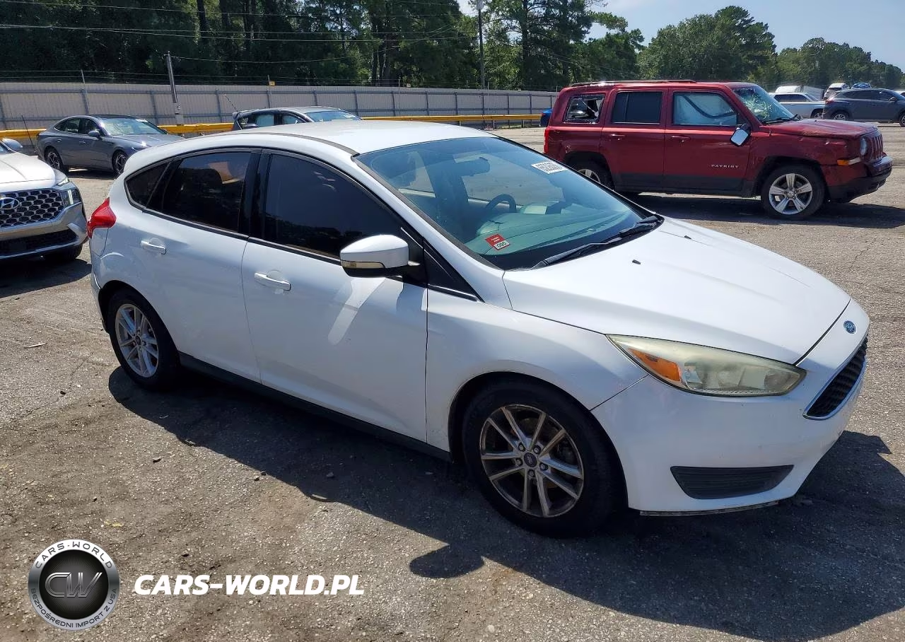 2016 Ford Focus Se VIN:1FADP3K22GL291094 - 4