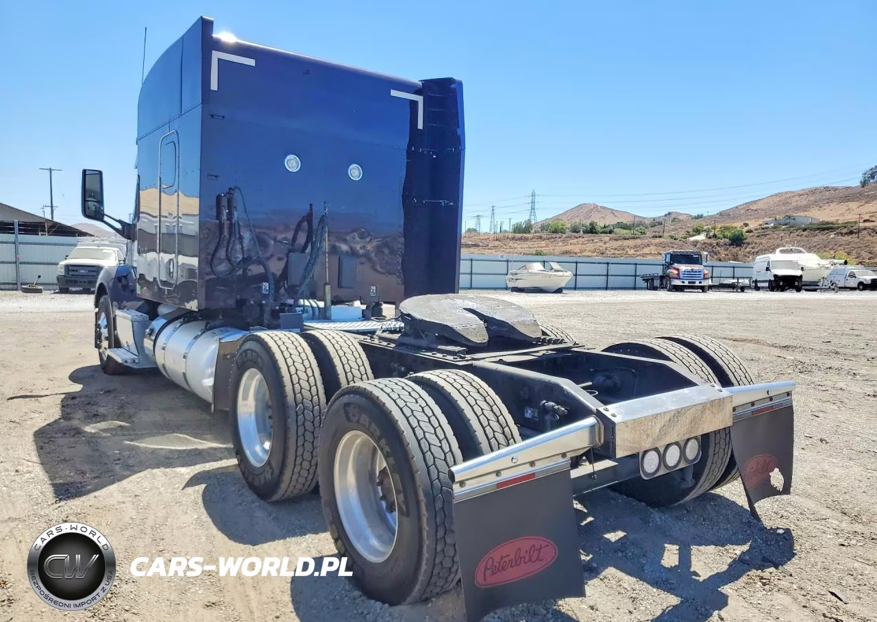 2015 Peterbilt 579 VIN:1XPBD49X9FD260059 - 2