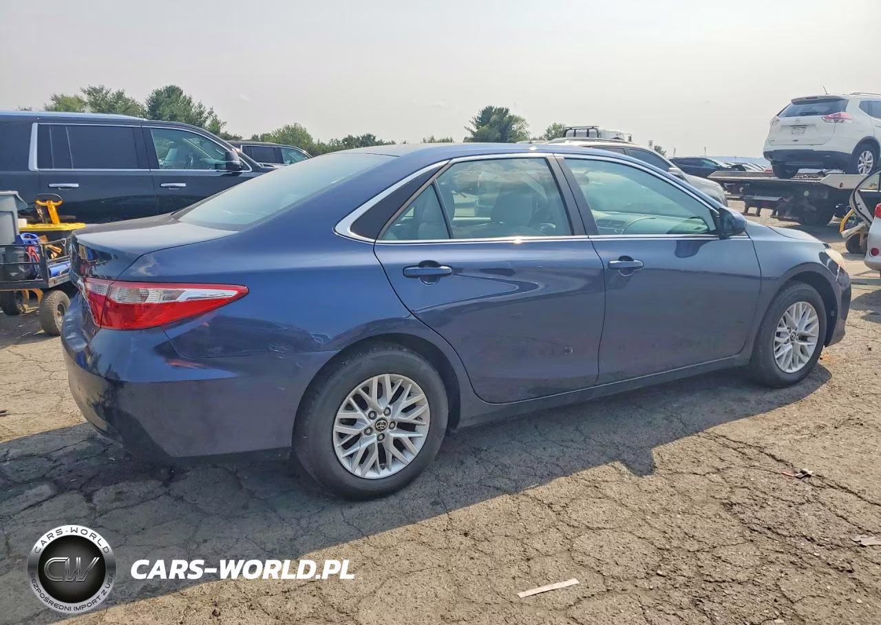 2016 Toyota Camry Le VIN:4T4BF1FK2GR571810 - 3