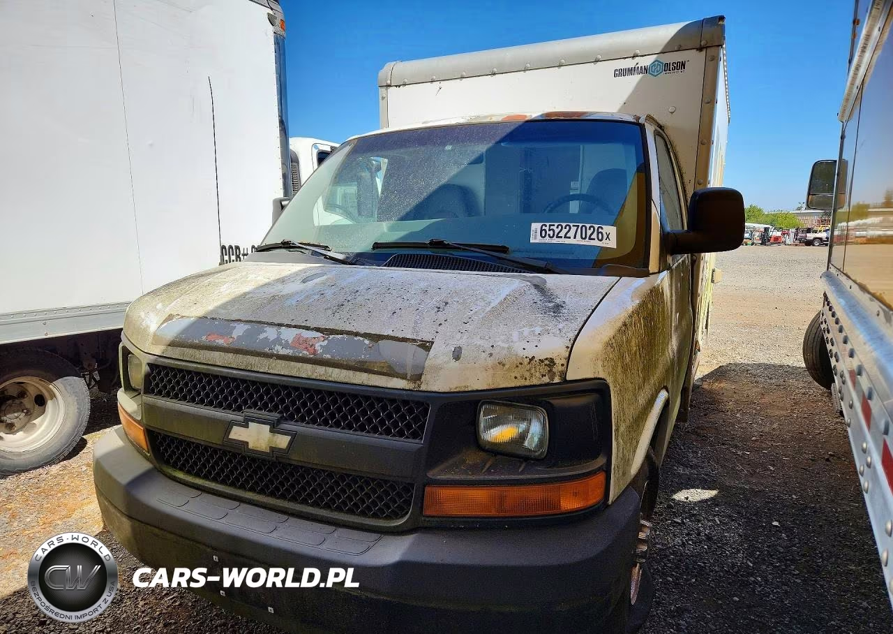 2003 Chevrolet Express 2500 Cargo Box Truck