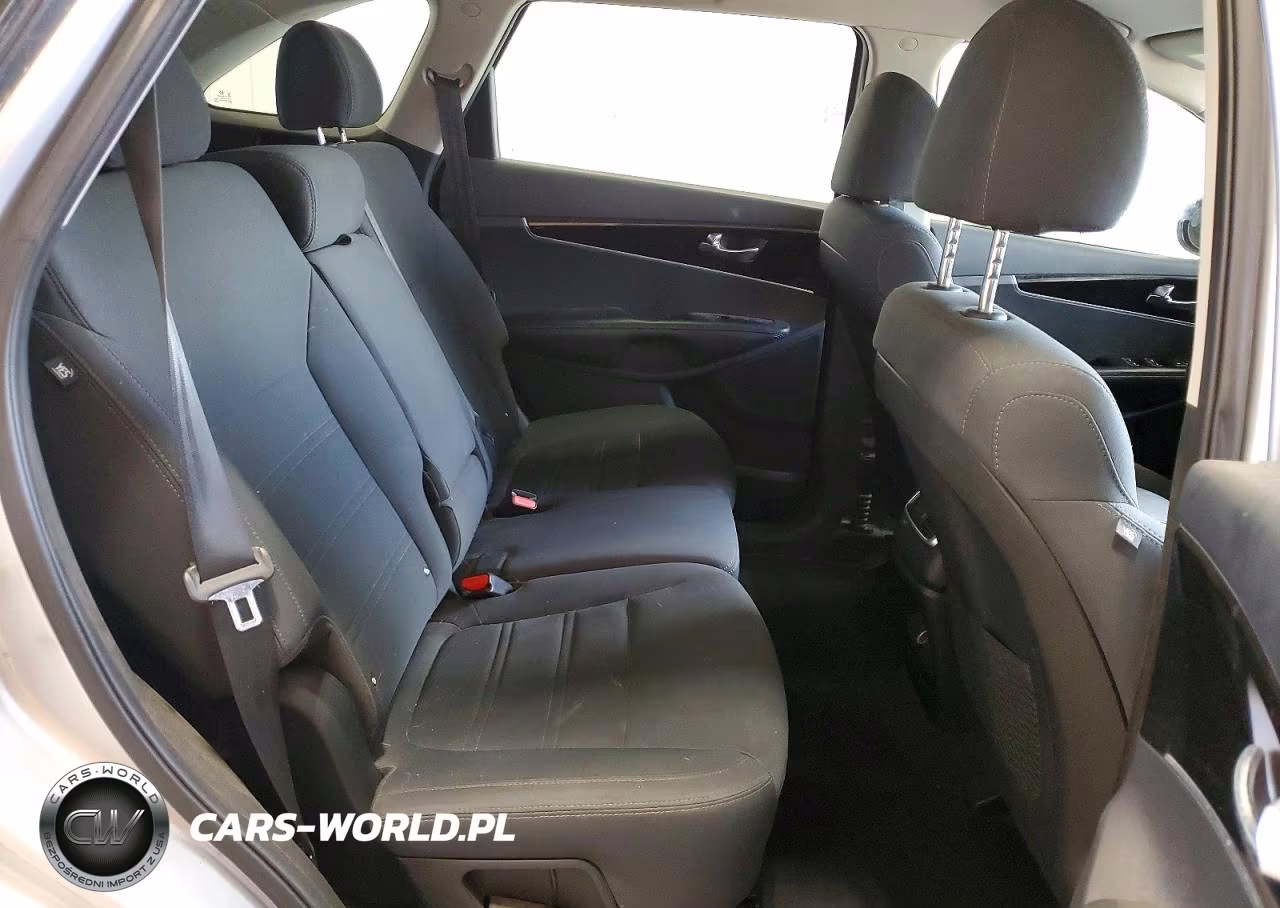 2019 Kia Sorento L VIN:5XYPG4A35KG479409 - 11