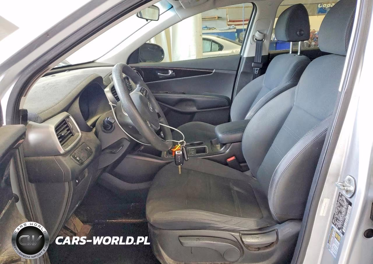 2019 Kia Sorento L VIN:5XYPG4A35KG479409 - 7