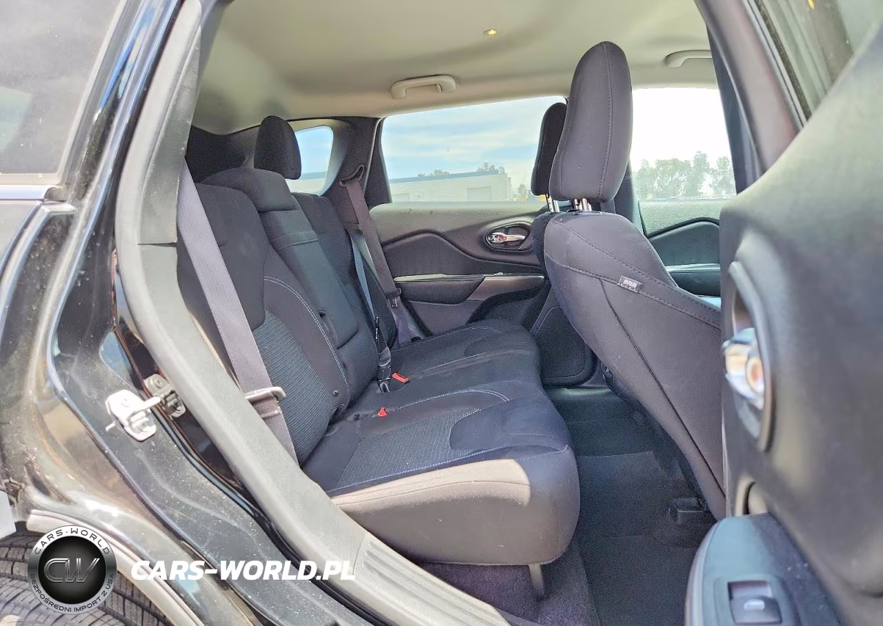 2019 Jeep Cherokee Latitude VIN:1C4PJMCX8KD218954 - 11