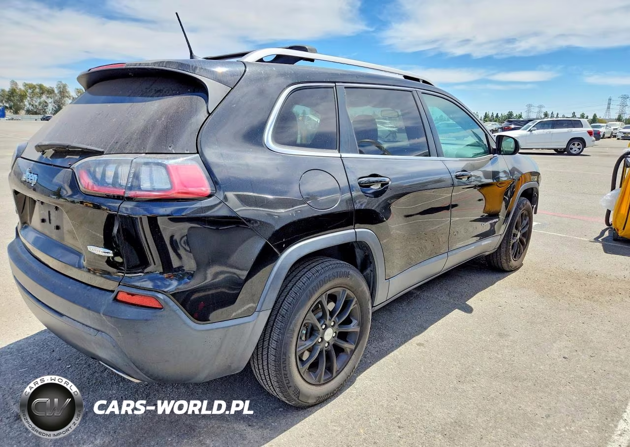 2019 Jeep Cherokee Latitude VIN:1C4PJMCX8KD218954 - 3