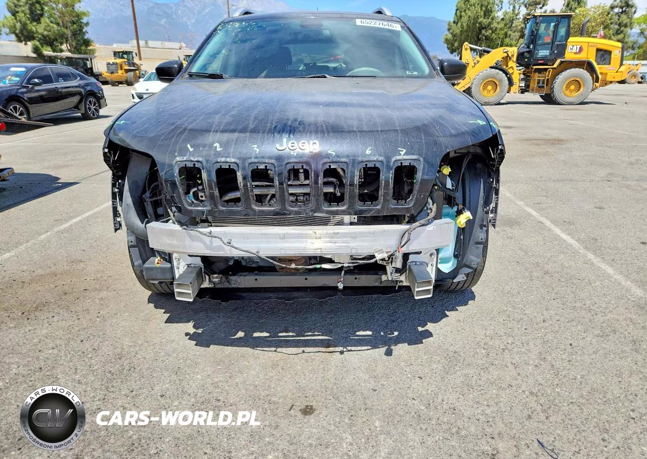 2019 Jeep Cherokee Latitude VIN:1C4PJMCX8KD218954 - 5