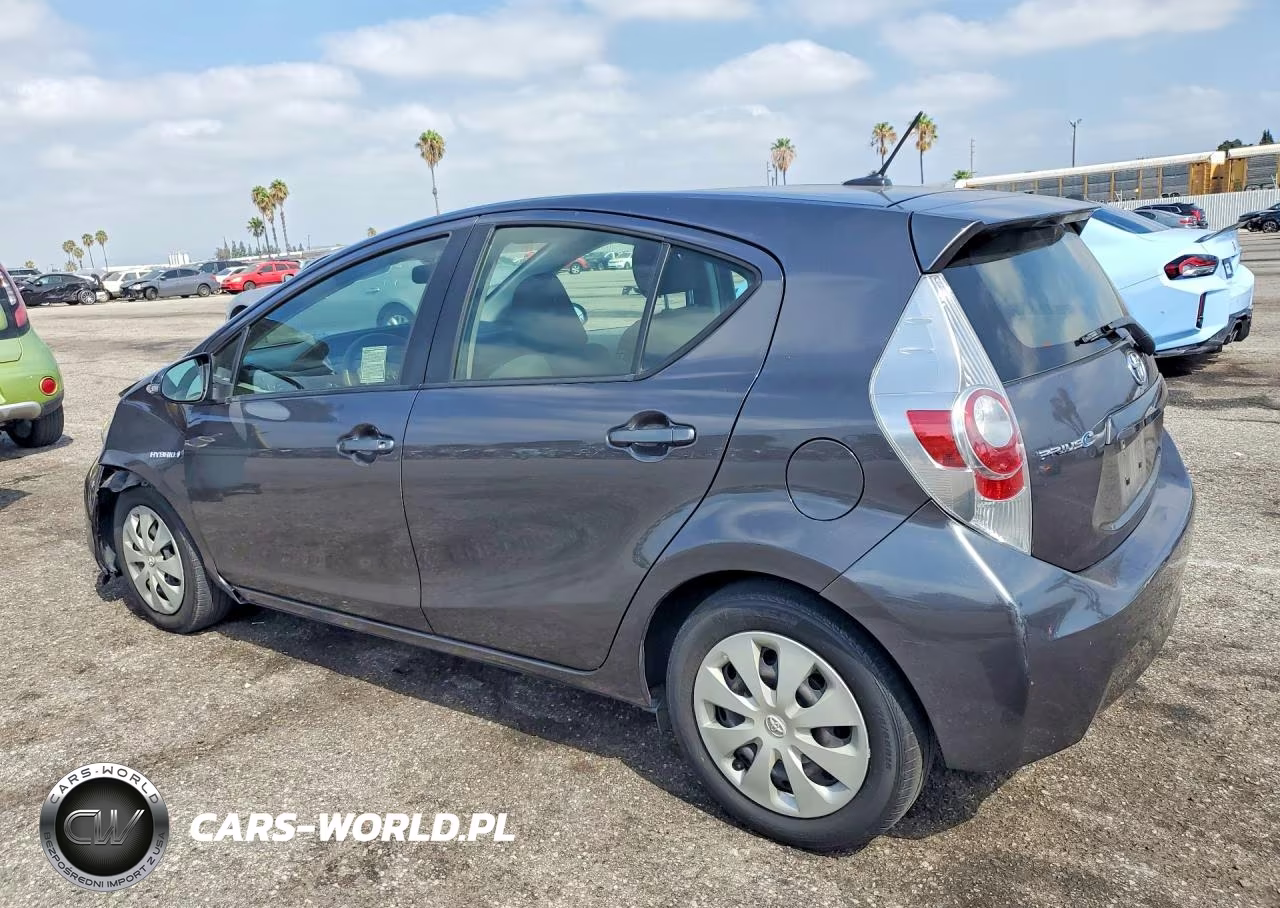 2014 Toyota Prius C Three VIN:JTDKDTB34E1064498 - 2