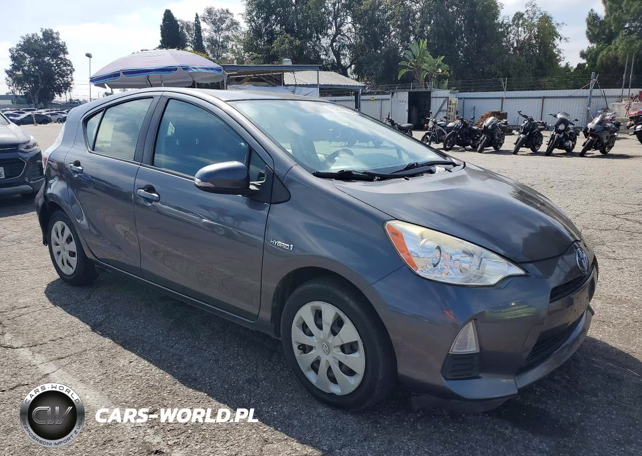 2014 Toyota Prius C Three VIN:JTDKDTB34E1064498 - 4