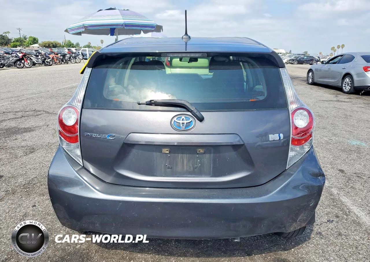 2014 Toyota Prius C Three VIN:JTDKDTB34E1064498 - 6