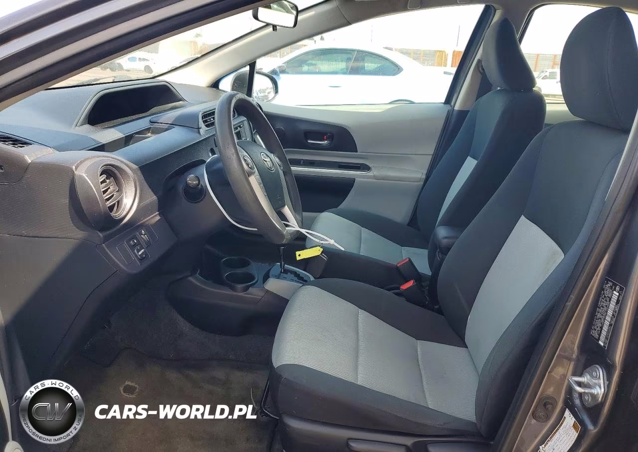 2014 Toyota Prius C Three VIN:JTDKDTB34E1064498 - 7
