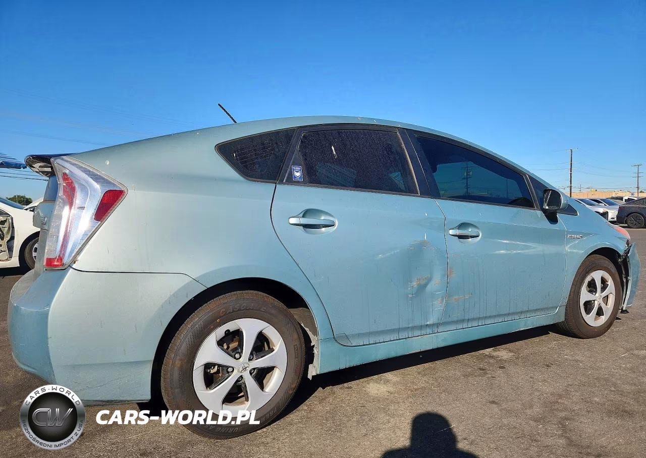 2013 Toyota Prius Four VIN:JTDKN3DU3D1677570 - 3
