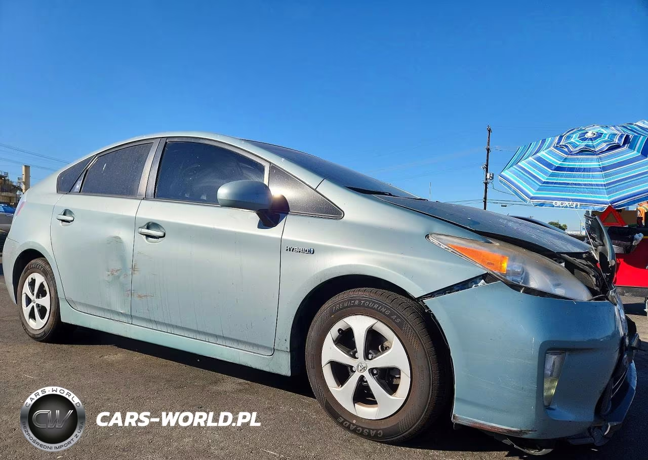 2013 Toyota Prius Four VIN:JTDKN3DU3D1677570 - 4