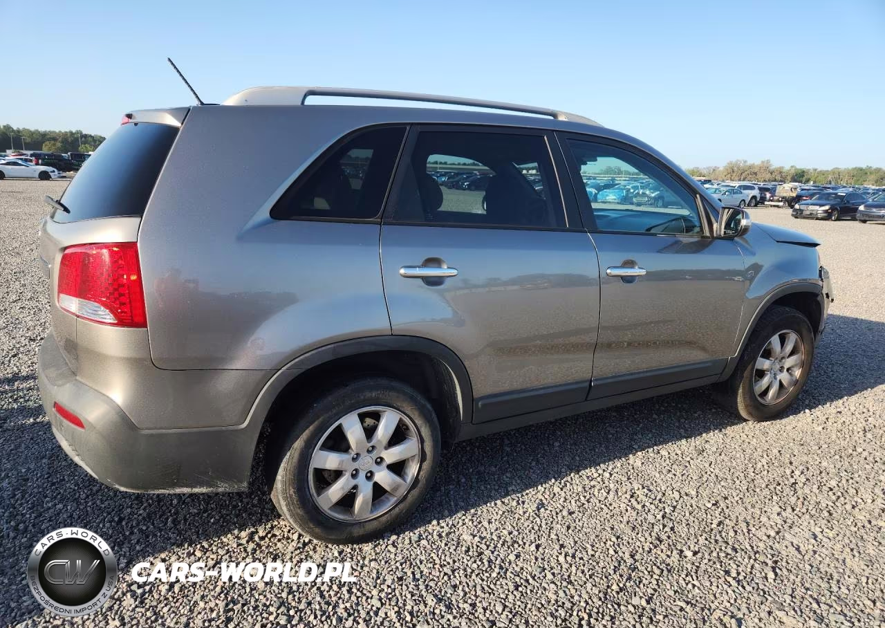 2011 Kia Sorento Lx VIN:5XYKT3A13BG111728 - 3